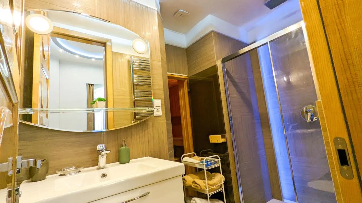 Image 2 of 120M2 LUXURY HOLLYWOOD CONDO -CINEMA -SAUNA -HOT TUB – Downtown BUDAPEST