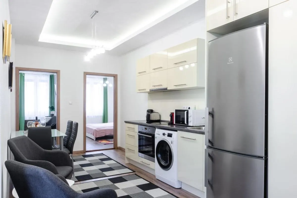 Image 2 of 3 En Suit bedroom flat in the main centre for 6ppl, 3BDR,3BTHR,AC