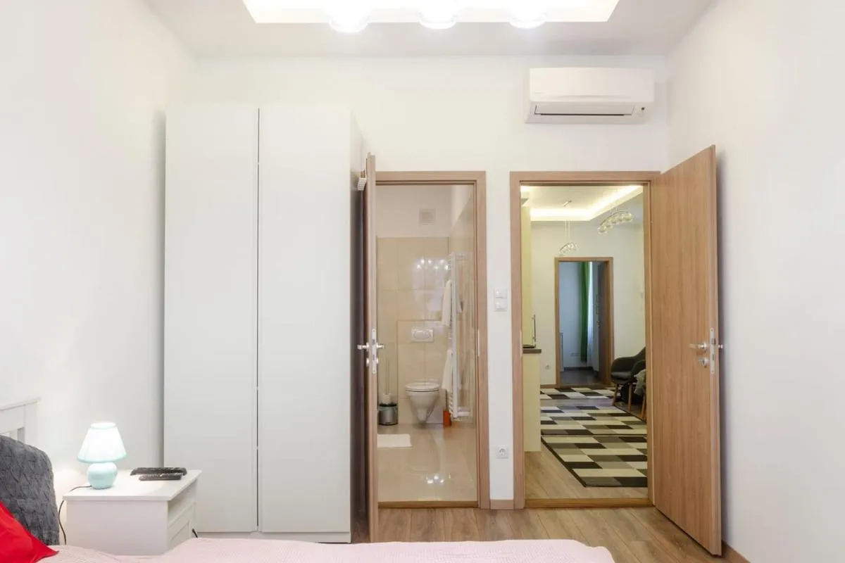 Image 1 of 3 En Suit bedroom flat in the main centre for 6ppl, 3BDR,3BTHR,AC