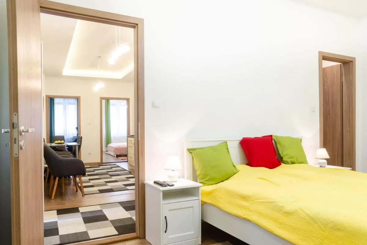 Image 4 of 3 En Suit bedroom flat in the main centre for 6ppl, 3BDR,3BTHR,AC