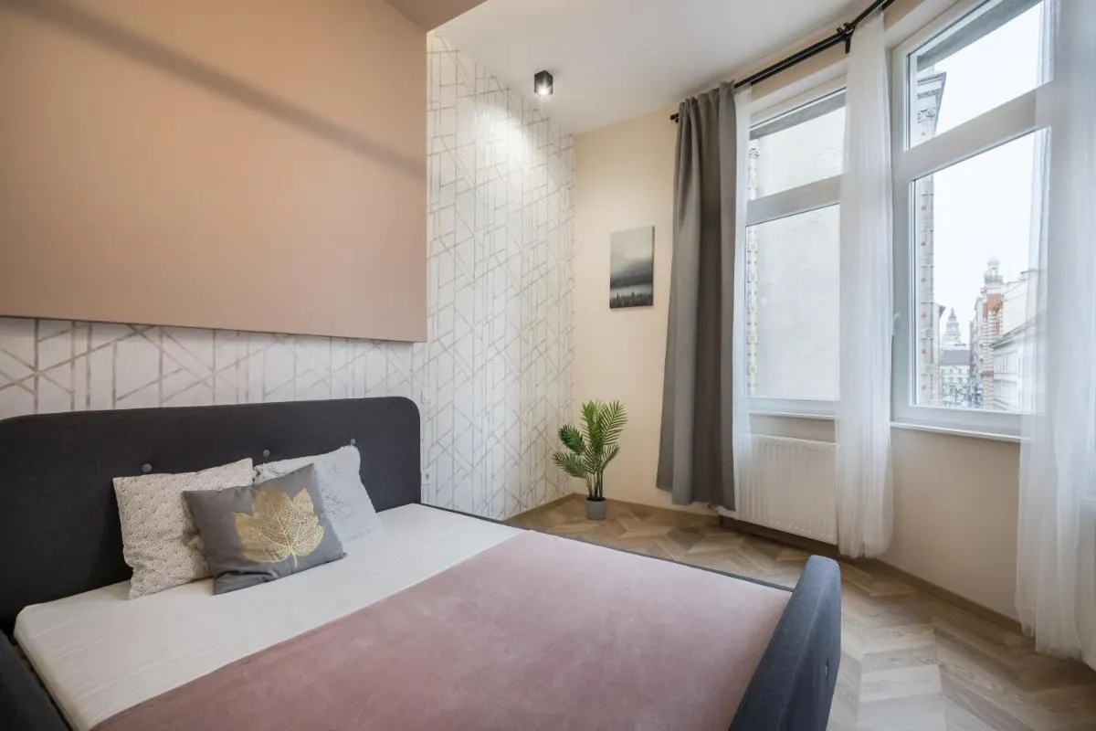 Image 6 of 3 bedrooms bright flat in the heart of the city FREE KIDS -FREE PARKING