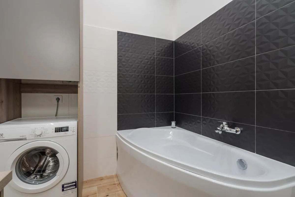 Image 4 of 3 bedrooms bright flat in the heart of the city FREE KIDS -FREE PARKING