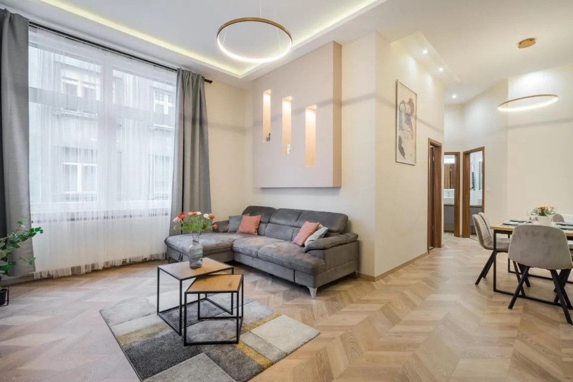 Image of 3 bedrooms bright flat in the heart of the city FREE KIDS -FREE PARKING