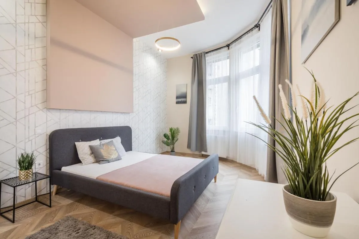 Image 1 of 3 bedrooms bright flat in the heart of the city FREE KIDS -FREE PARKING