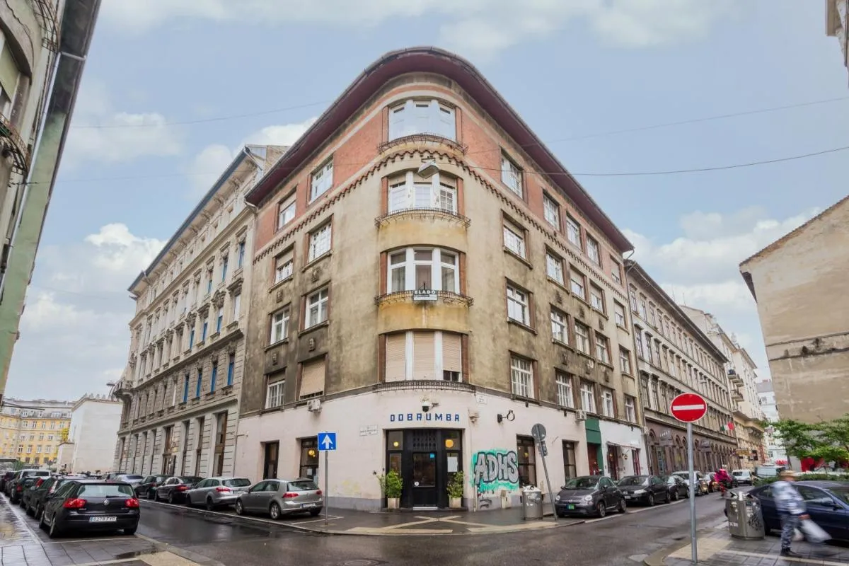 Image 5 of 3 bedrooms bright flat in the heart of the city FREE KIDS -FREE PARKING