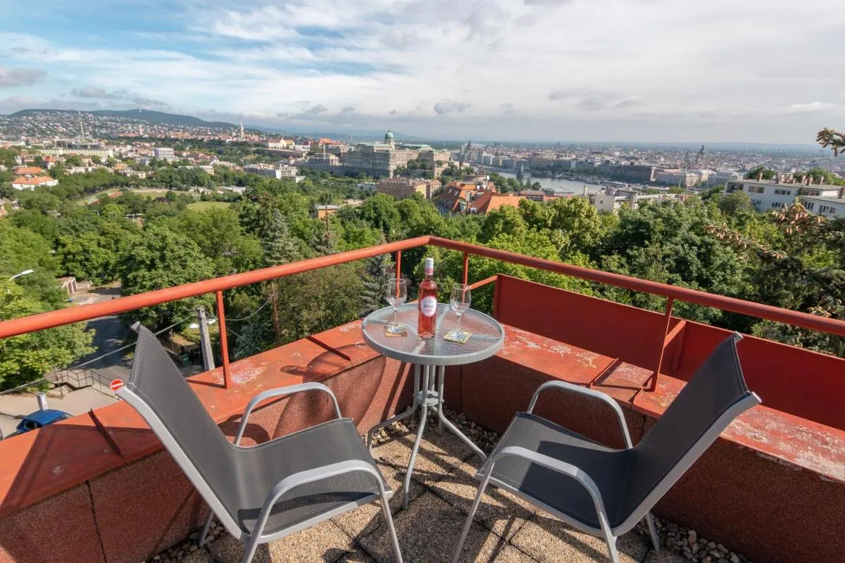 Image 5 of Apartment on Gellért Hill Downtown with free garage & Castle View