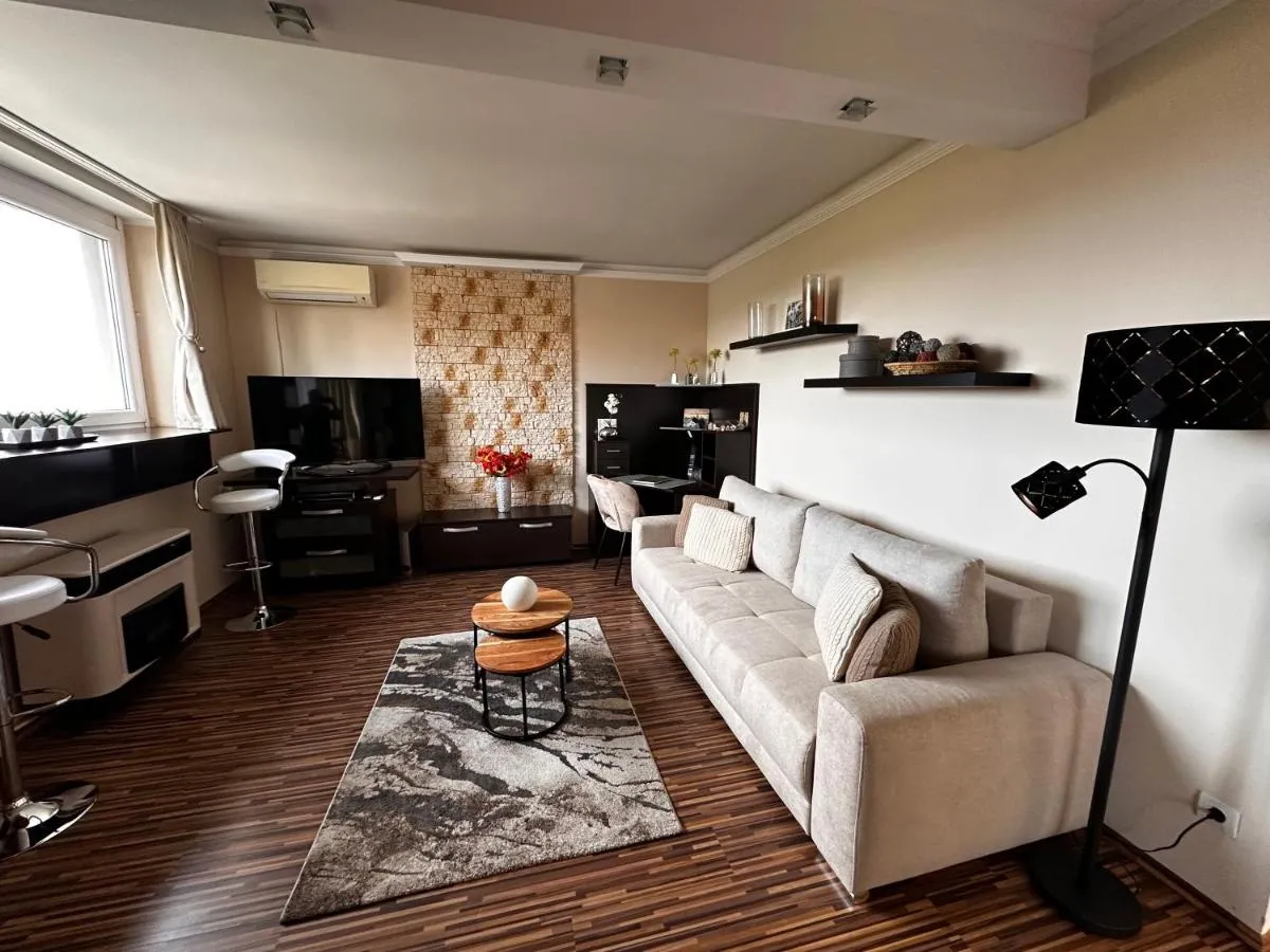 Image 4 of Apartment on Gellért Hill Downtown with free garage & Castle View