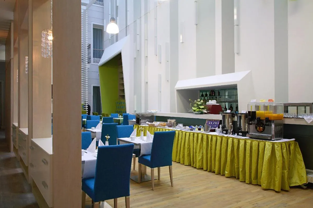 Image 2 of Atrium Fashion Hotel