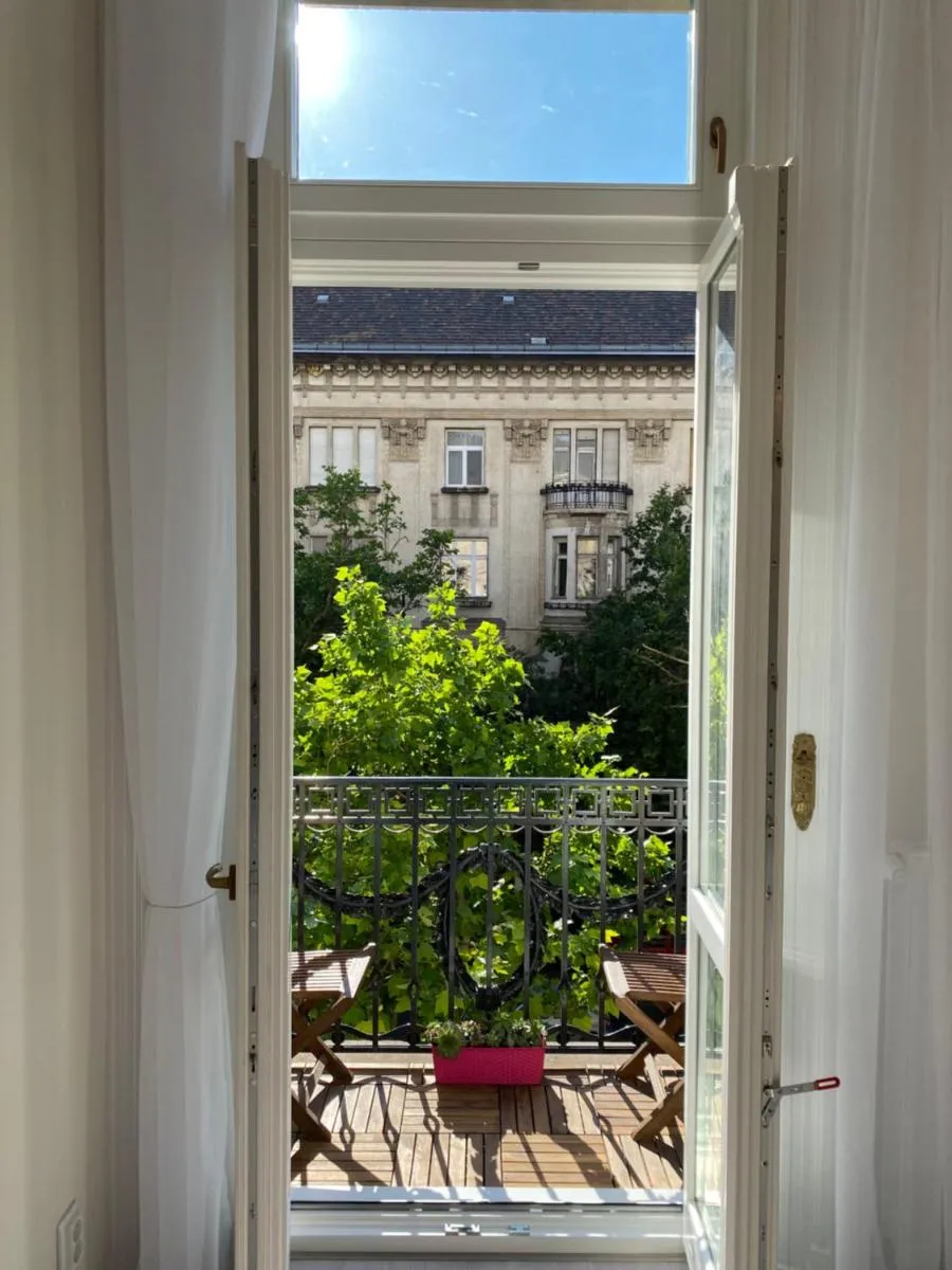 Image 4 of B16 Gellert Apartment Budapest