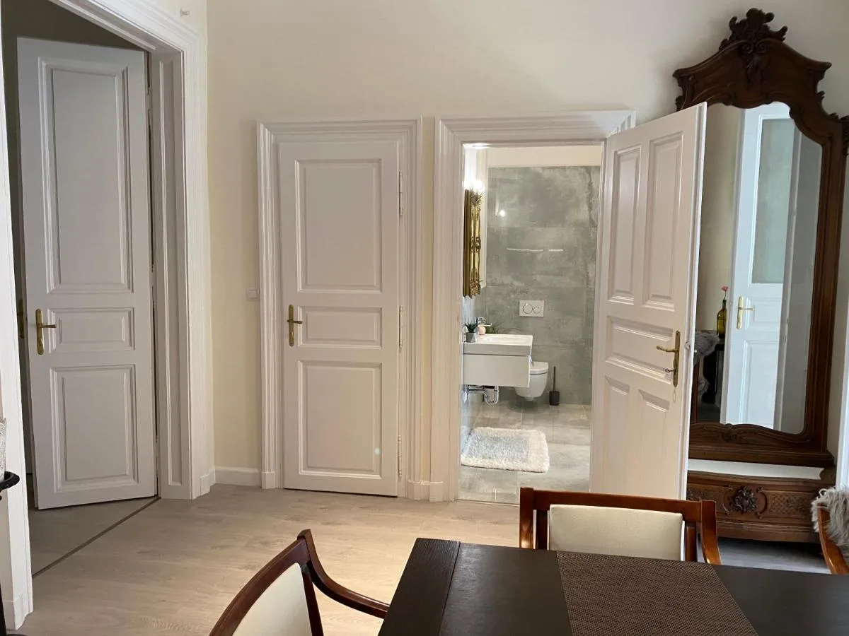 Image 2 of B16 Gellert Apartment Budapest
