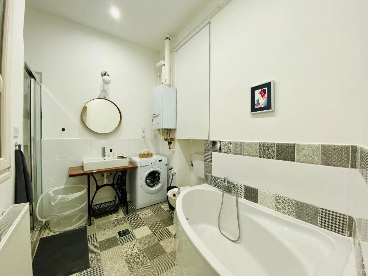 Image 2 of BP Sky – Spacious four bedroom in central Budapest