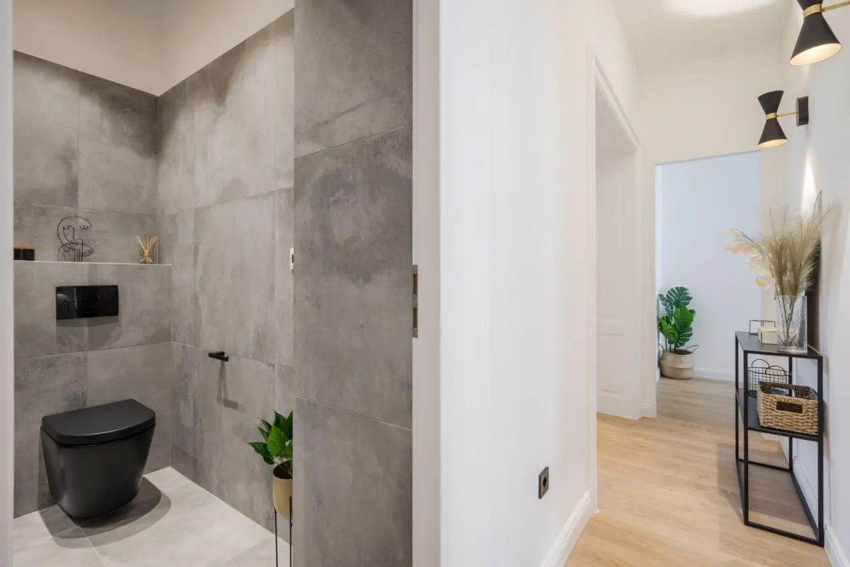 Image 2 of BRAND NEW LUXURY 3 BEDROOMS WITH A/C