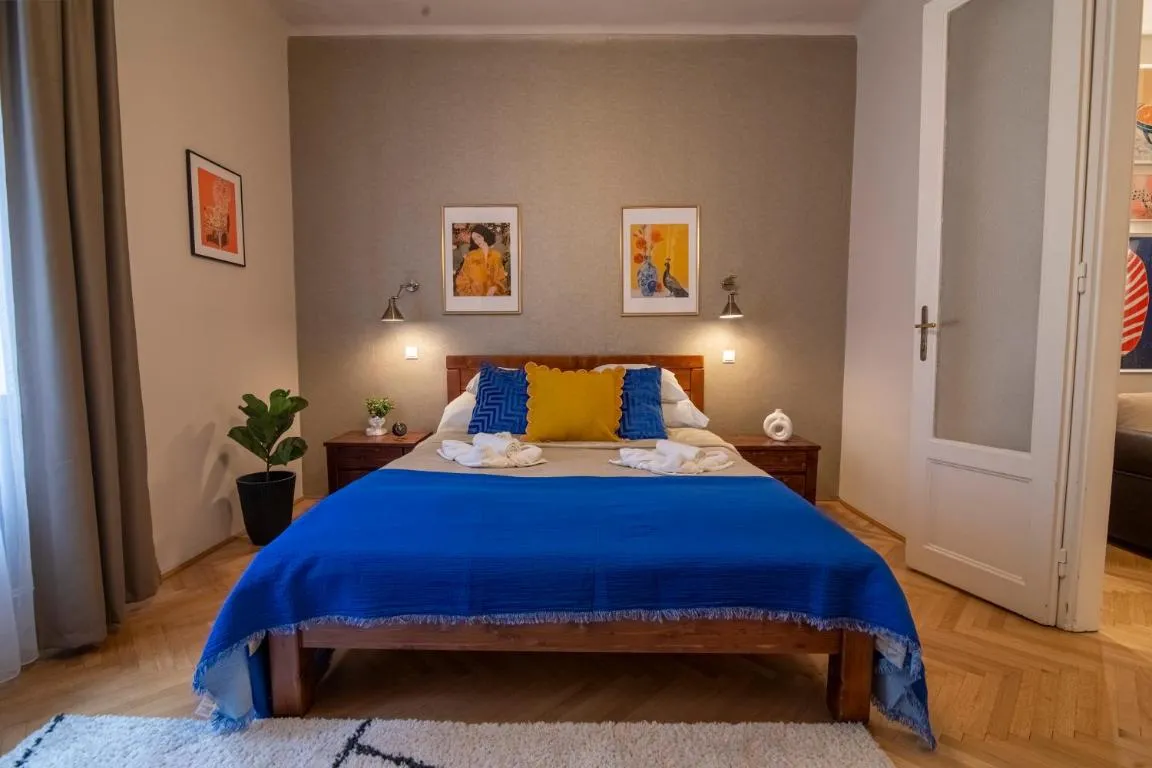Image of Be a Budapester