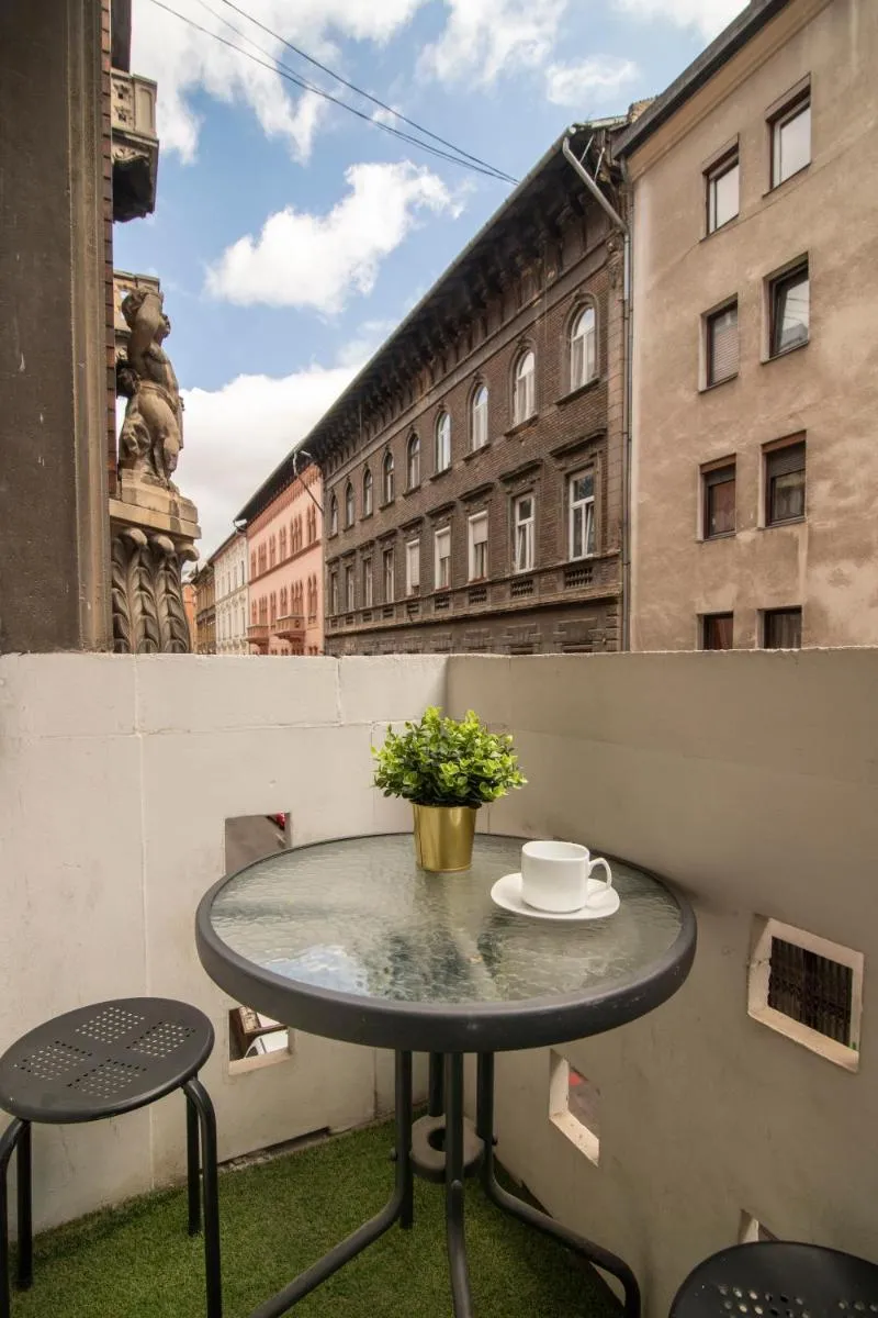 Image 6 of Be a Budapester