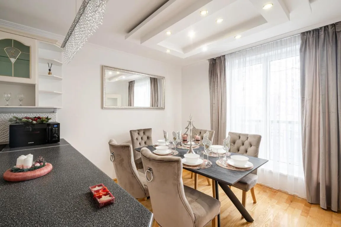 Image of Beautiful three bedrooms apartment with free parking close to the Danube Coast