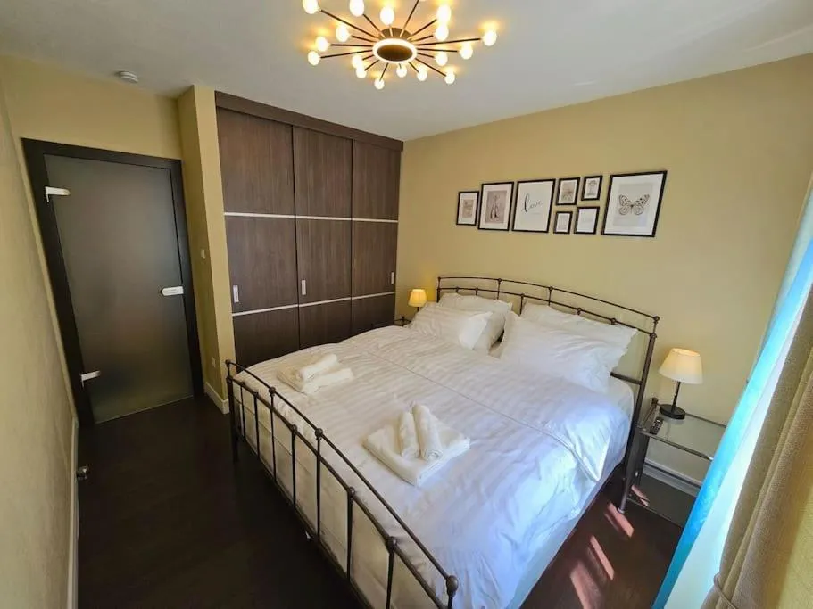 Image 3 of Berzenczey apartment