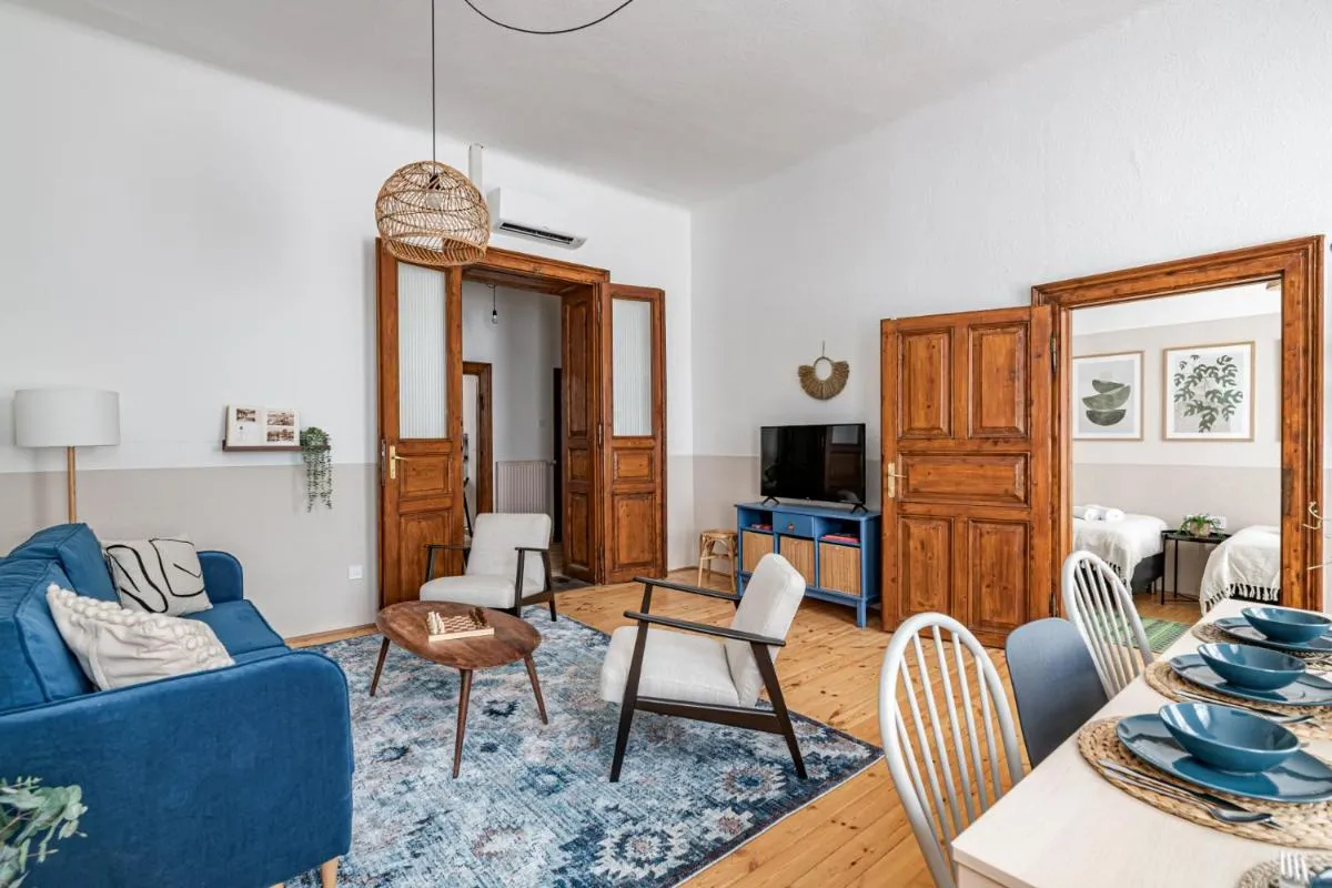 Image 2 of Blue Peace Downtown Apartment