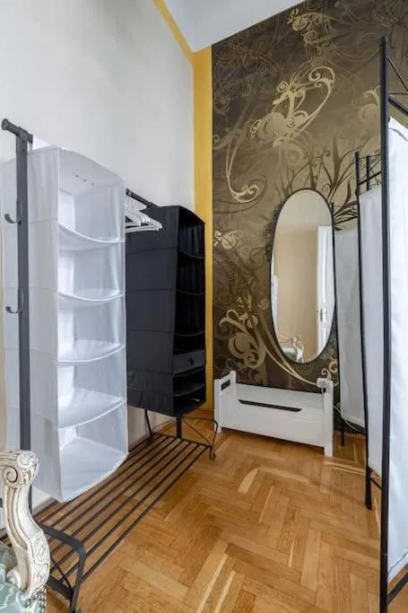 Image 3 of Bourgeois Bohème Apt. 88 m² City Center