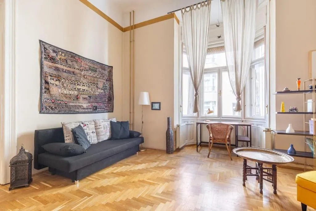 Image 2 of Bourgeois Bohème Apt. 88 m² City Center