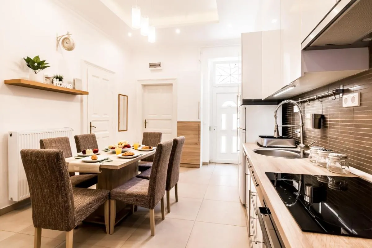 Image 3 of BpR D8 Premier Apartment