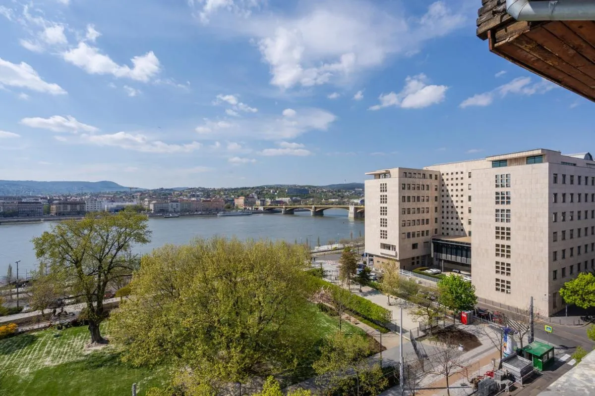 Image 5 of BpR Stollár Apartment, Danube View