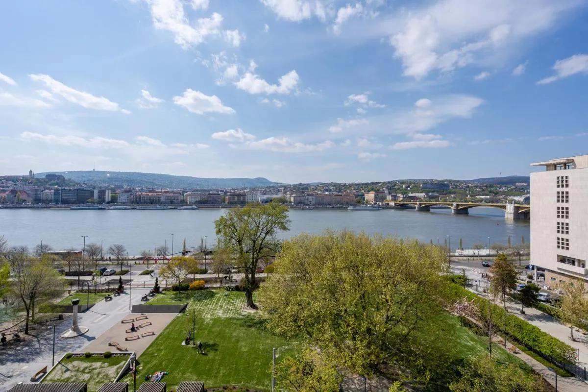 Image 4 of BpR Stollár Apartment, Danube View