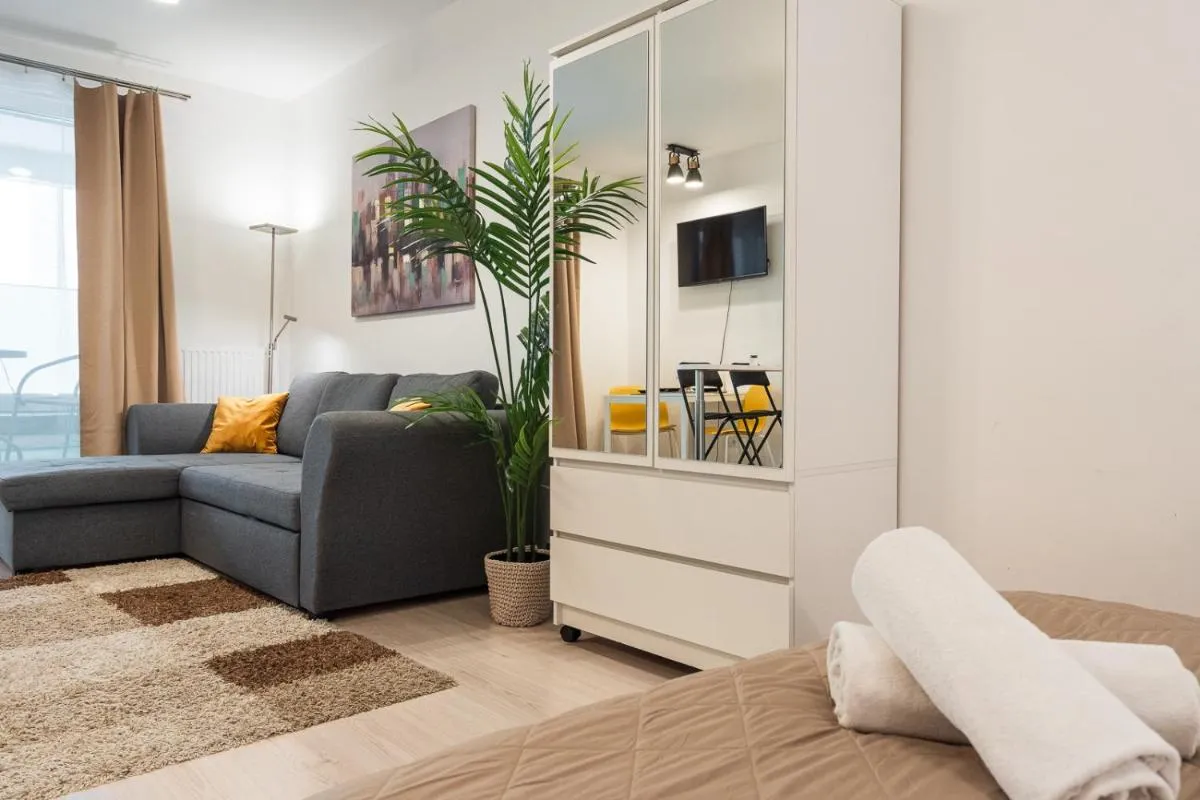 Image 3 of Brand new apartment with a terrace next to New York Cafe