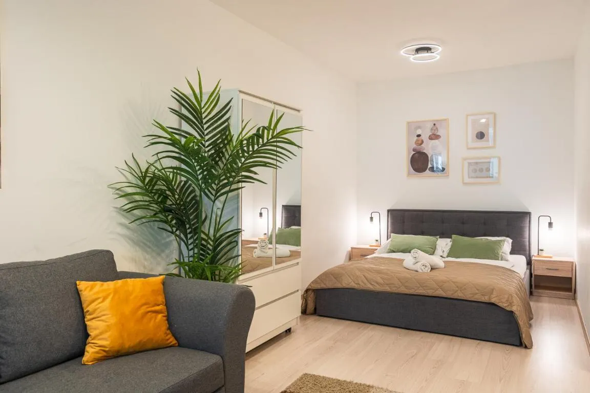 Image of Brand new apartment with a terrace next to New York Cafe