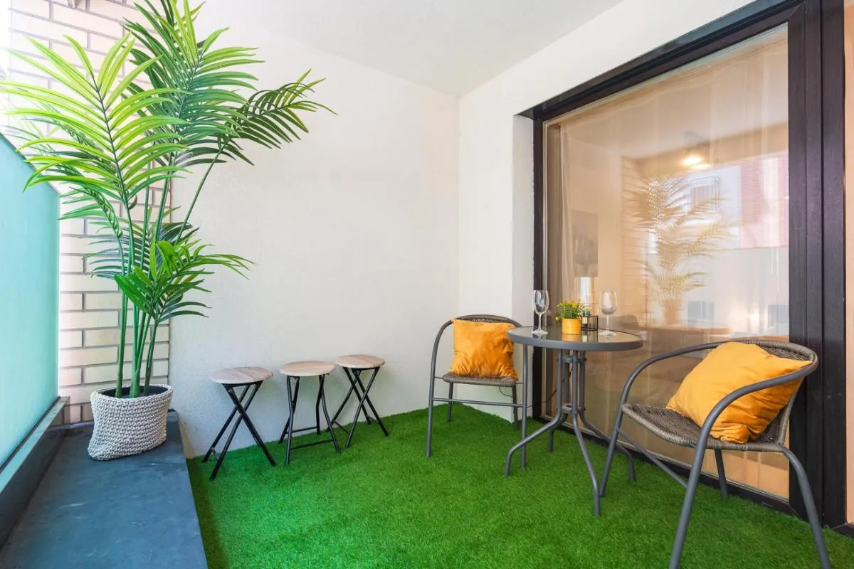 Image 2 of Brand new apartment with a terrace next to New York Cafe