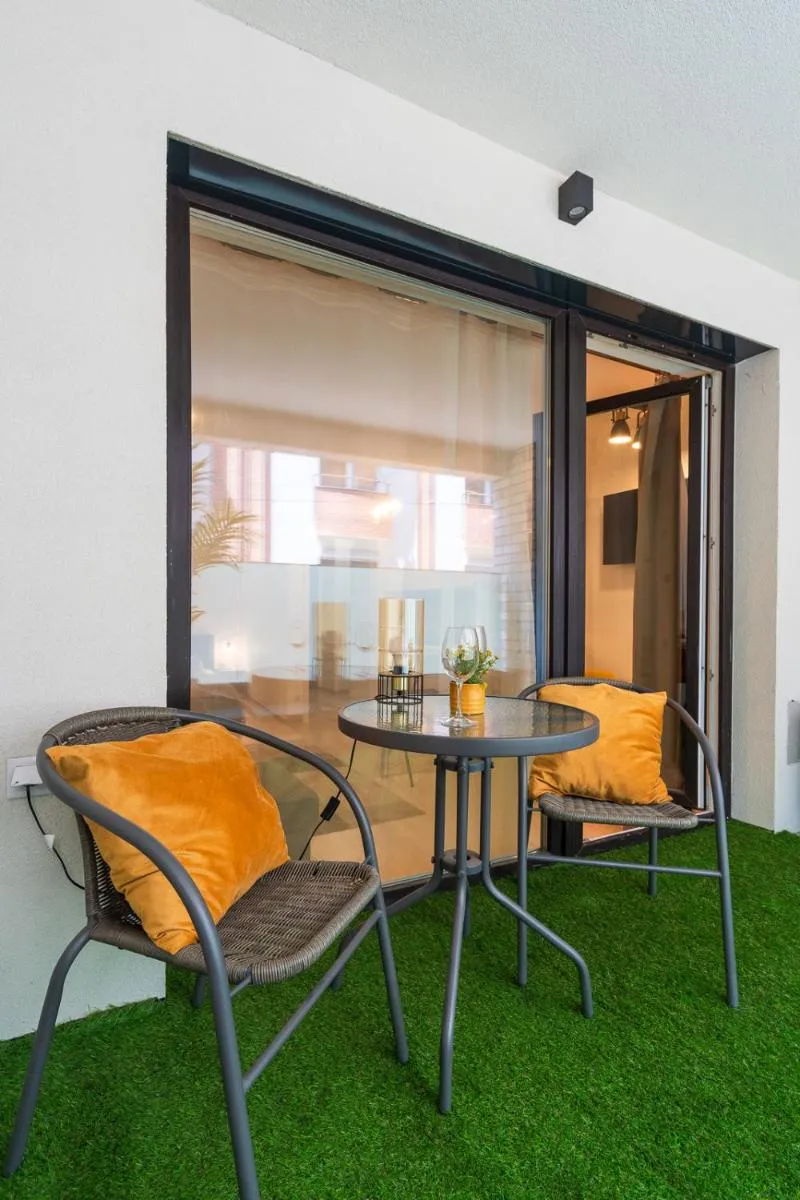 Image 6 of Brand new apartment with a terrace next to New York Cafe