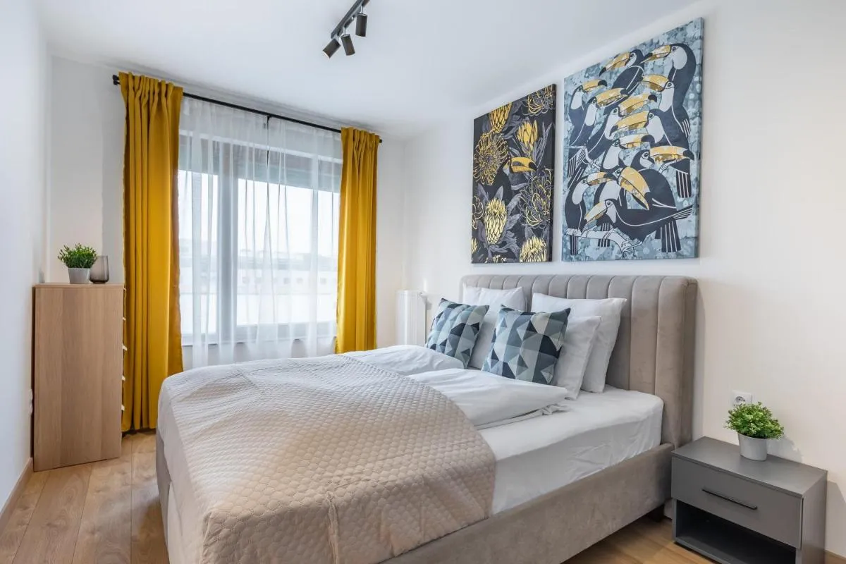 Image 1 of Brand new central flat