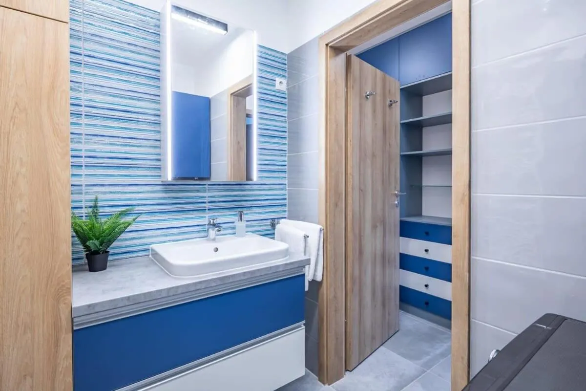 Image 2 of Brand new central flat