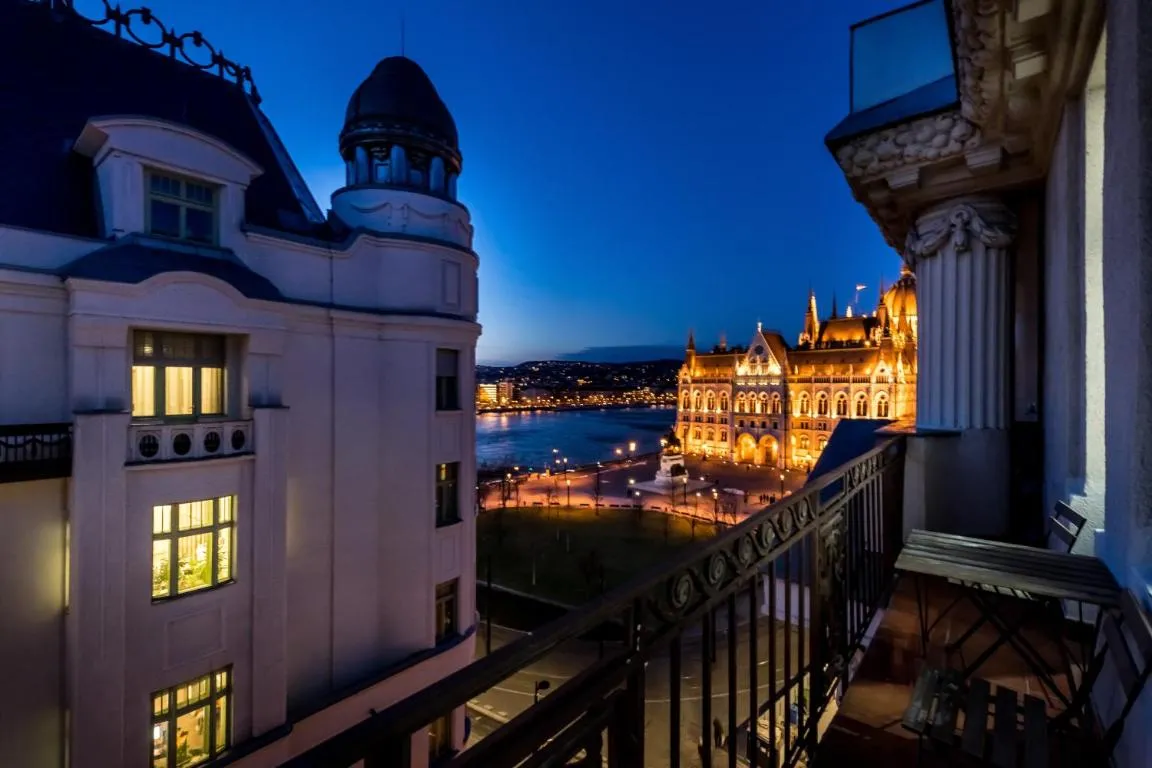 Image of Breathless view Parliament 2 Luxury Suites with terrace FREE PARKING RESERVATION NEEDED