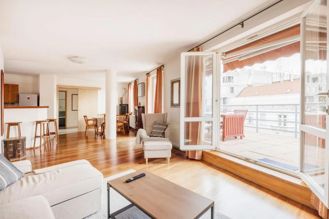 Image of Bright and Spacious Penthouse w/ Terrace & Parking