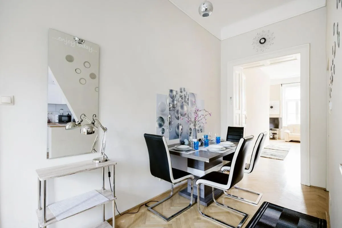 Image 3 of Bubbles Apartment