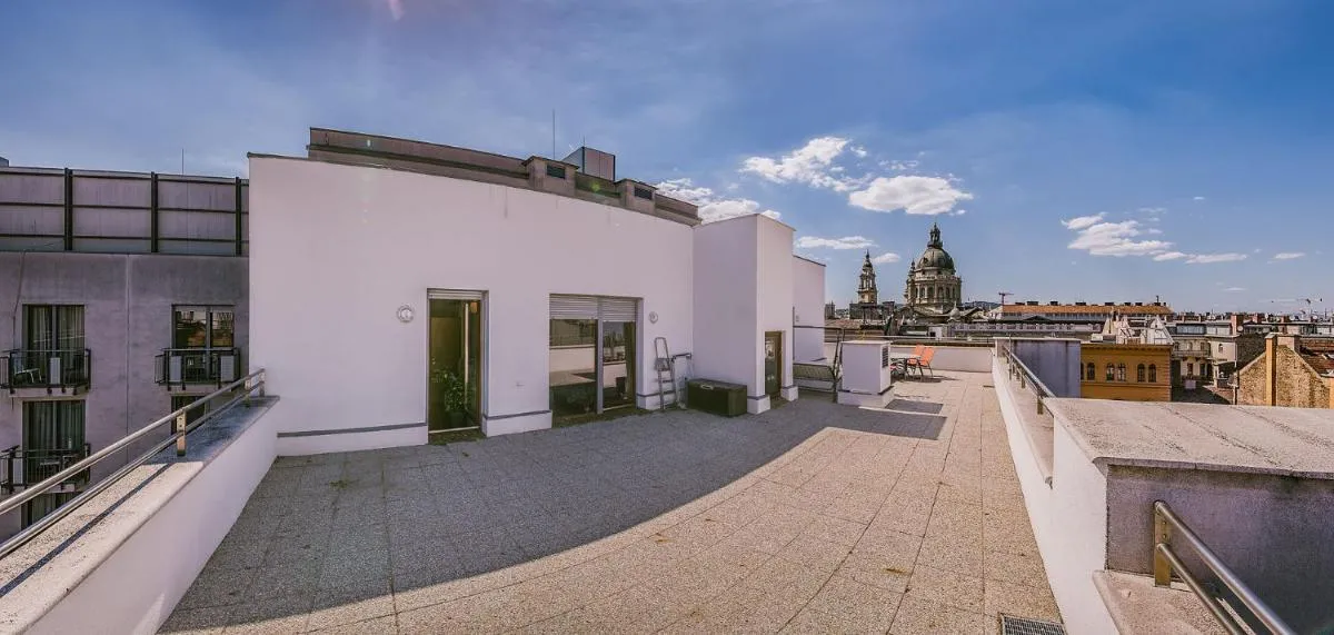 Image 4 of Budapest Top Apartment with Private 90 sqm Rooftop, Free Parking and Air Condition