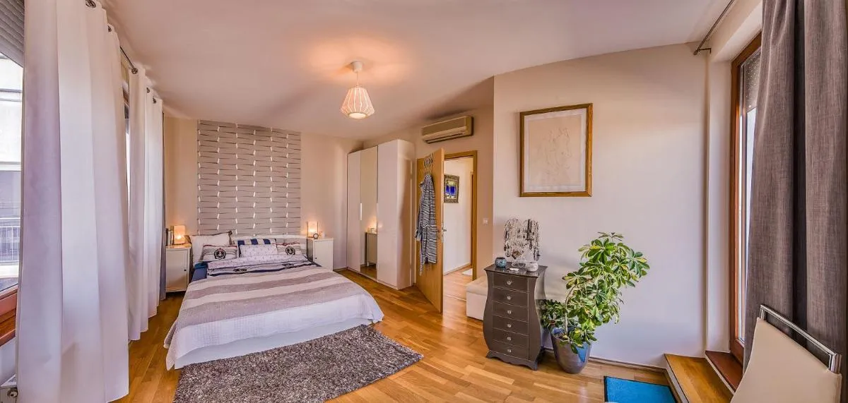 Image 5 of Budapest Top Apartment with Private 90 sqm Rooftop, Free Parking and Air Condition