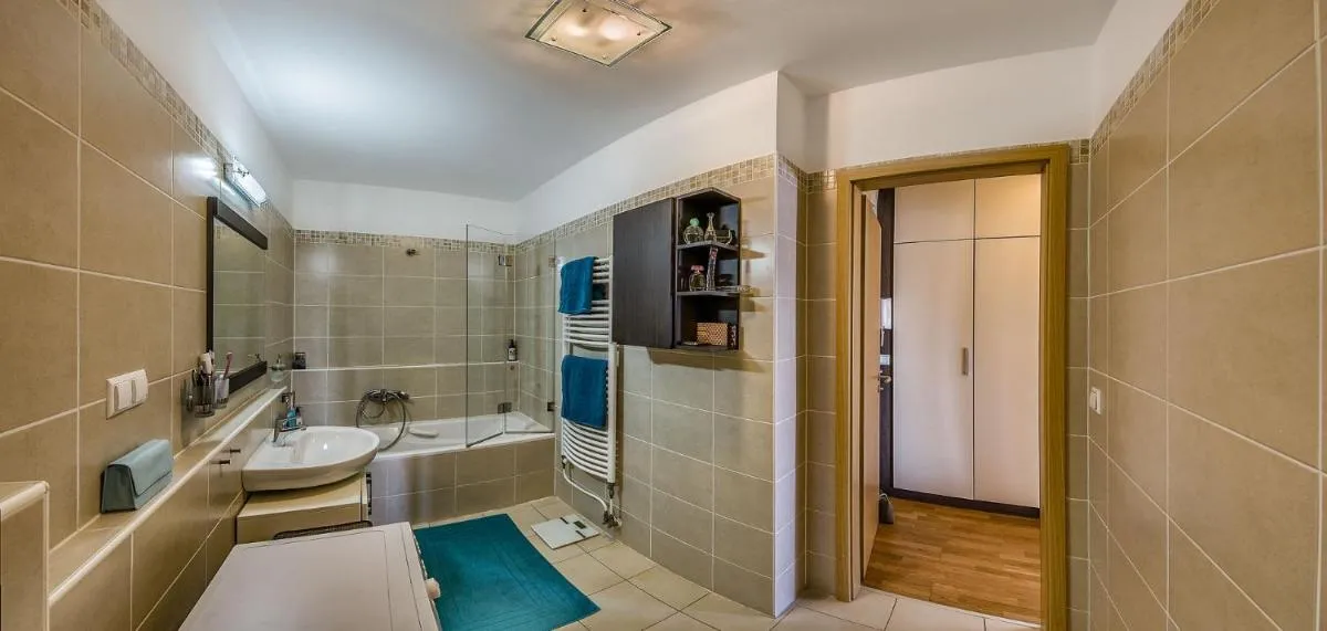 Image 2 of Budapest Top Apartment with Private 90 sqm Rooftop, Free Parking and Air Condition