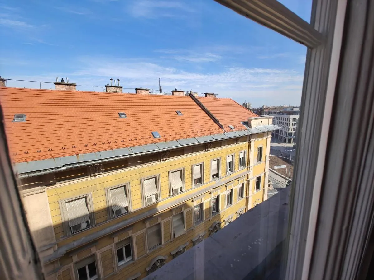 Image 5 of CITY CENTER 1, cozy 2br in the city center!