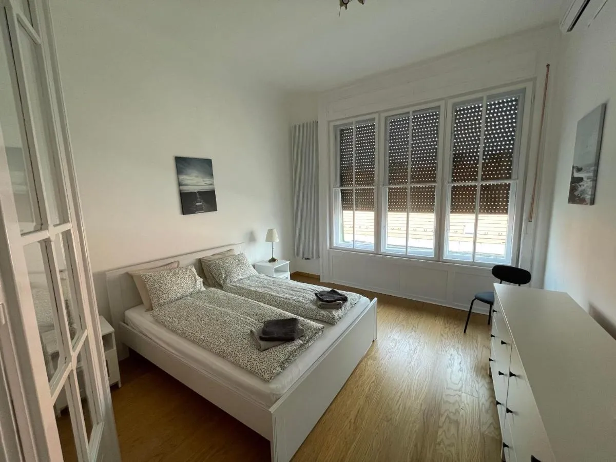 Image 6 of CITY CENTER 1, cozy 2br in the city center!