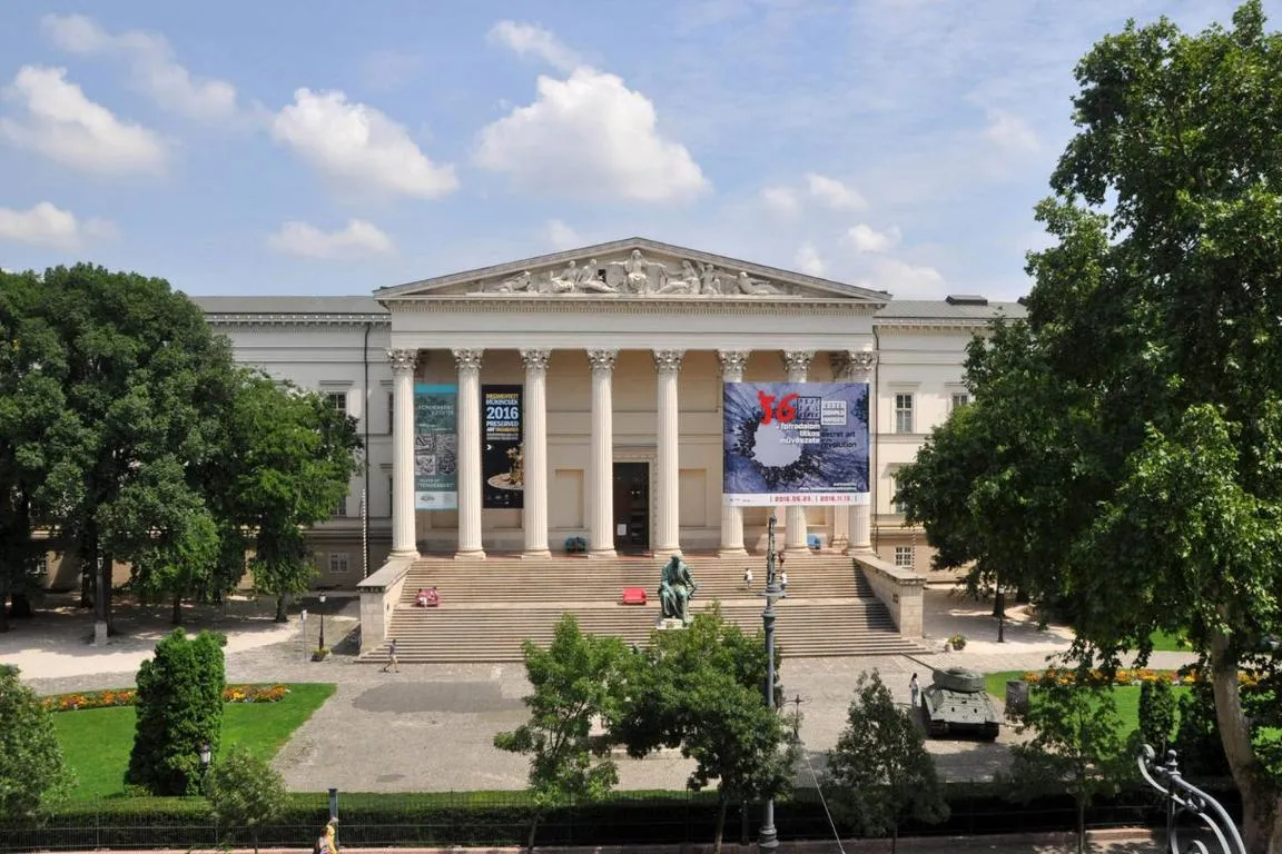 Image of Central Apartment – Museum View