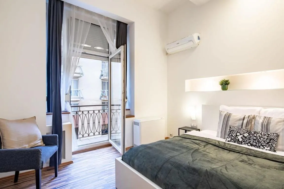 Image of Central – Balcony – Large and Comfy Home