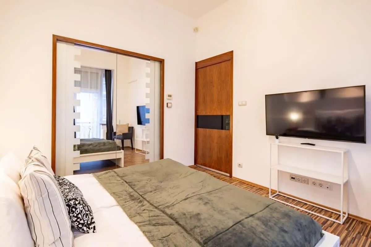 Image 4 of Central – Balcony – Large and Comfy Home