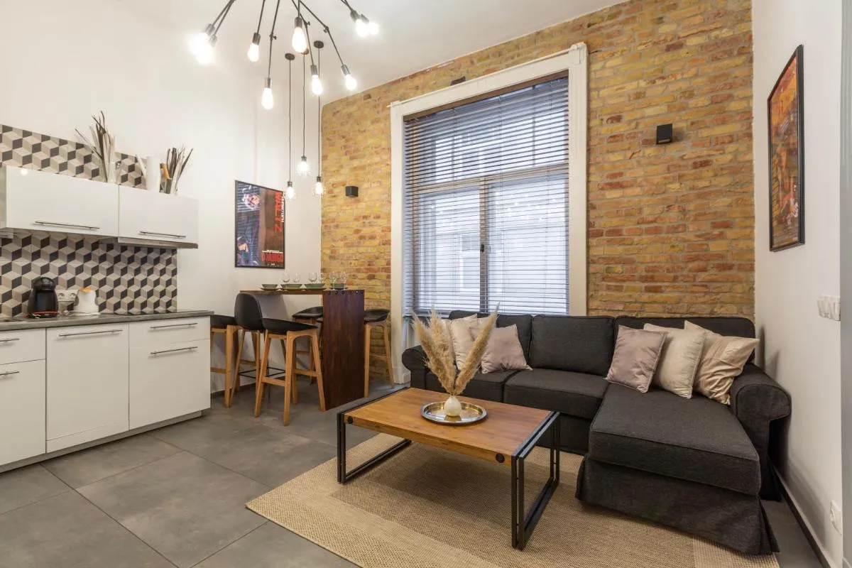 Image 3 of Central Quentin Home with Sauna next to the New York Café
