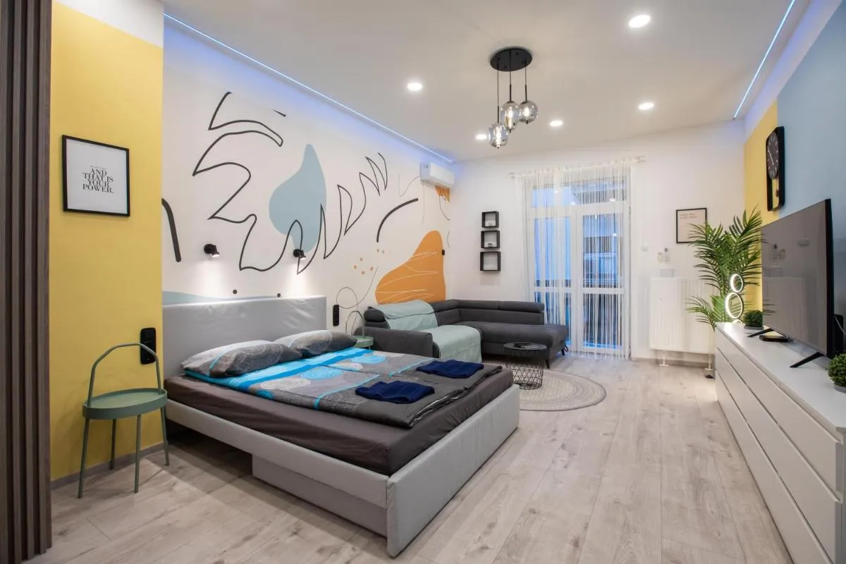 Image 2 of Centre point Apartment