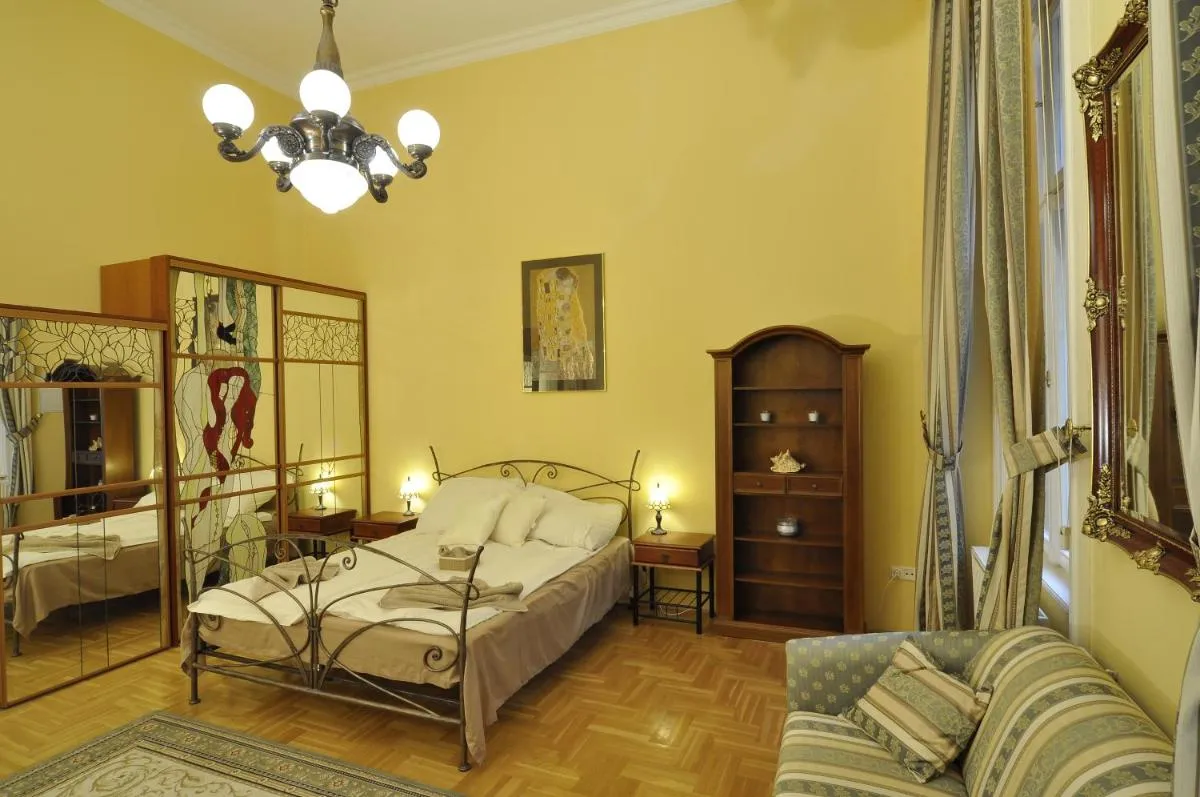 Image 1 of Charming Art Deco Flat
