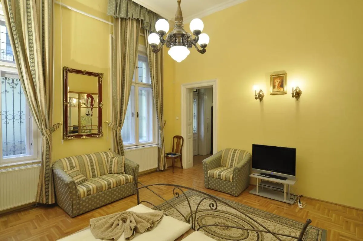 Image 4 of Charming Art Deco Flat
