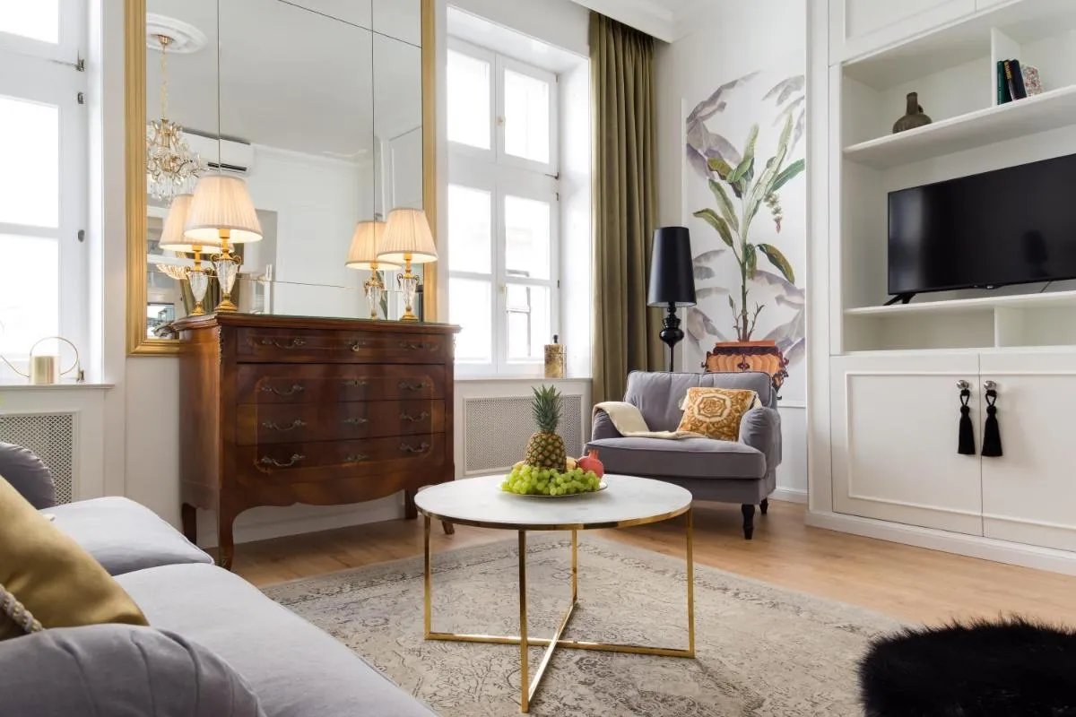 Image 2 of Chestnut & Eliza Suites – Superior Homes Downtown