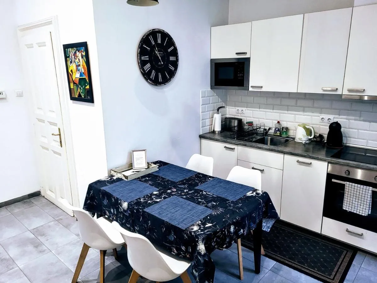 Image 3 of Christoph’s Central Apartment