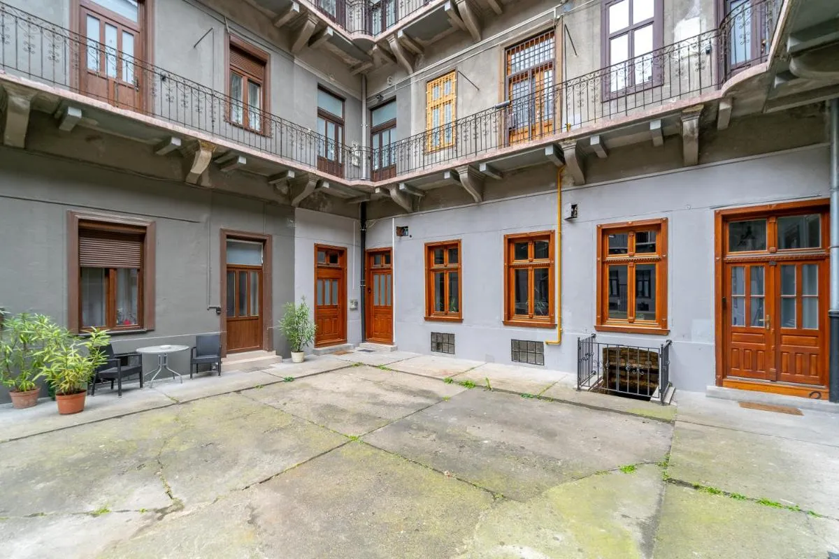 Image 4 of City Center Loft Haven: Modern Elegance